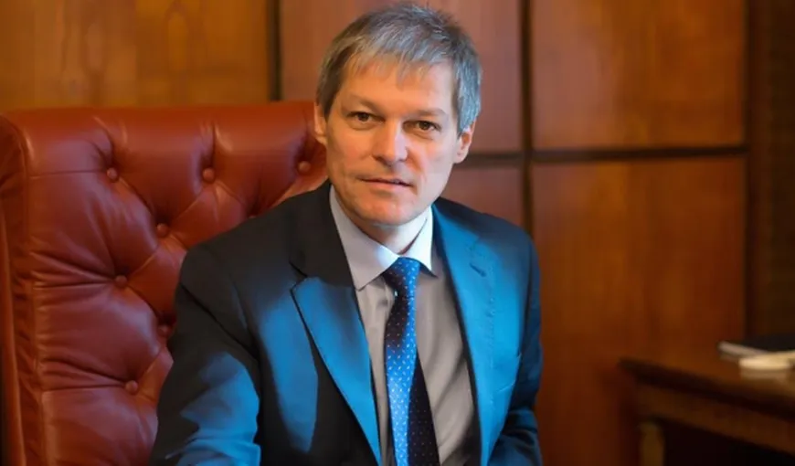 Lui Dacian Cioloş i-a fost furată identitatea pe Facebook. Hoţul le trimite mesaje siropoase vedetelor