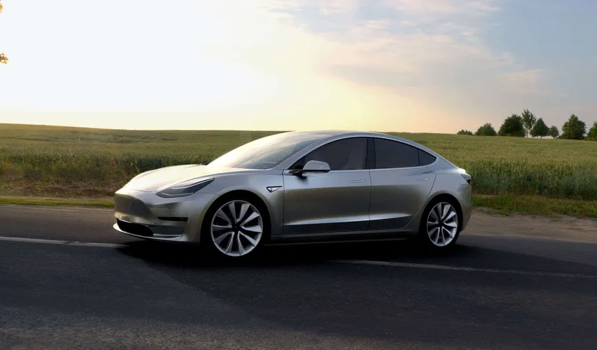 Tesla a dezactivat de la distanţă autopilotul unei maşini cumpărate la mâna a doua. Funcţia nu e transmisibilă şi trebuie plătită