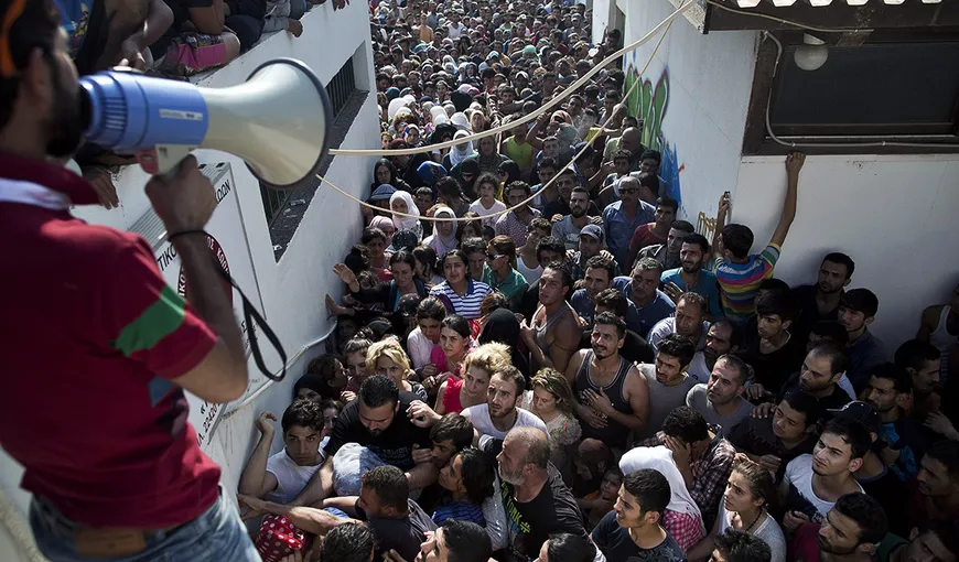 Accesul la Internet este VITAL pentru migranţii din Grecia, la fel ca hrana şi apa