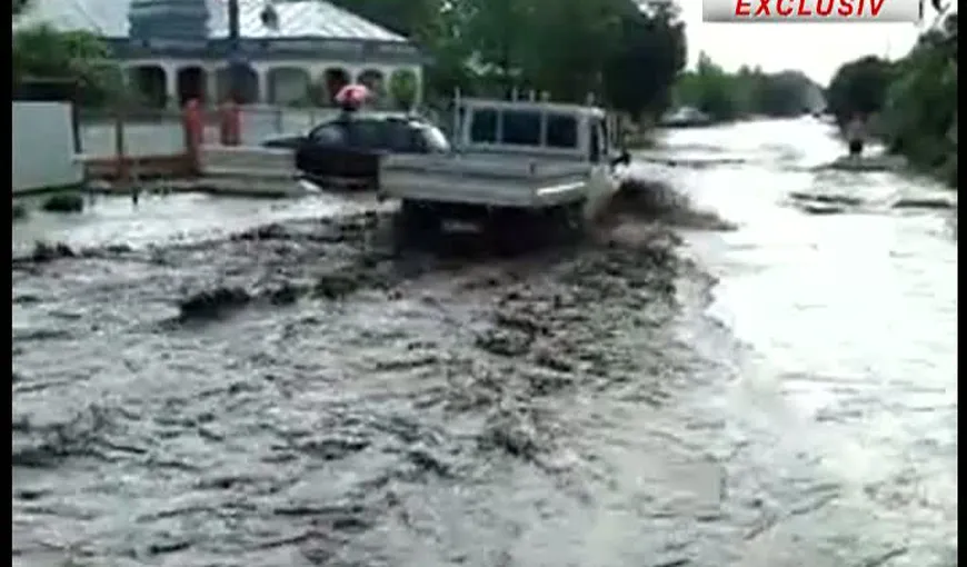 Inundaţii DEVASTATOARE în Sibiu. Zeci de locuinţe au fost afectate VIDEO