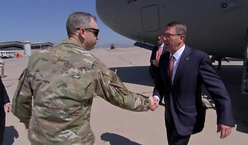Vizită-surpriză a ministrului Apărării american la soldaţii din Irak