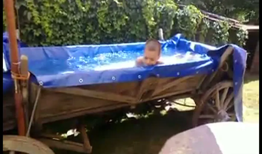 Cel mai inventiv român: Şi-a făcut piscină în căruţă VIDEO