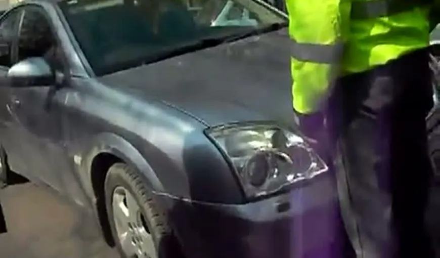 Poliţist luat pe capotă de un şofer nervos