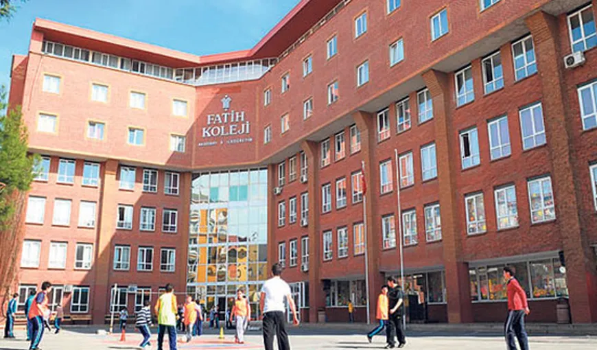 Puciul eşuat loveşte în şcolile din Turcia: Peste 15.000 de angajaţi au fost demişi