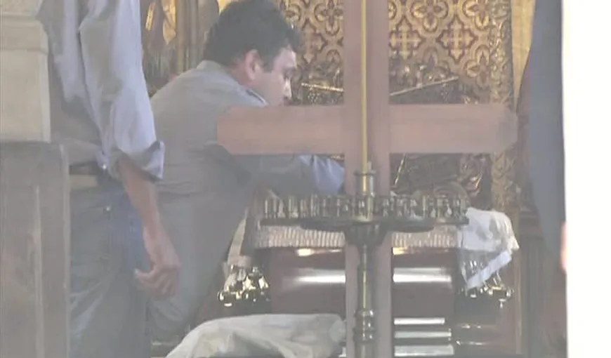 Sicriul cu trupul neînsufleţit al actorului Radu Beligan, depus la Biserica Colţea din Capitală VIDEO