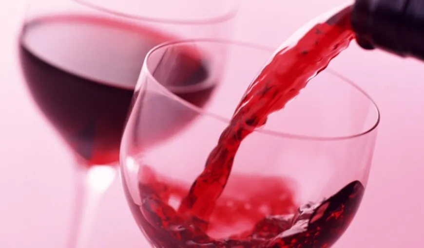 E DEMONSTRAT ştiinţific: Un pahar de vin înainte de culcare te poate ajuta să slăbeşti