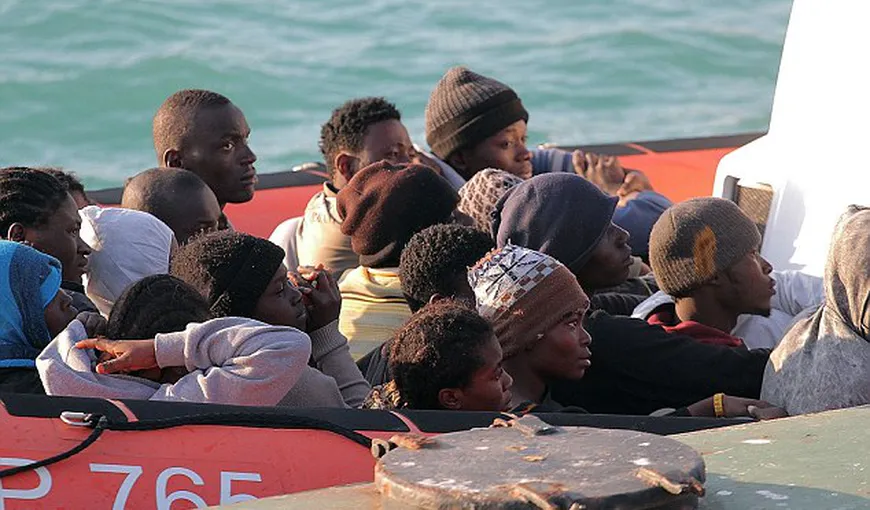 Peste 8.000 de migranţi au fost salvaţi din Marea Mediterană