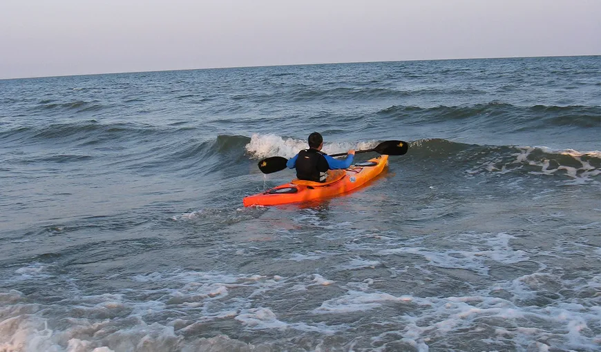 Alertă pe mare. Tânăr dispărut cu caiacul în largul Mării Negre, căutat de Garda de Coastă