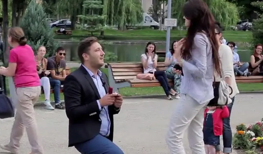 Cerere în căsătorie emoţionantă în Parcul Central din Cluj VIDEO