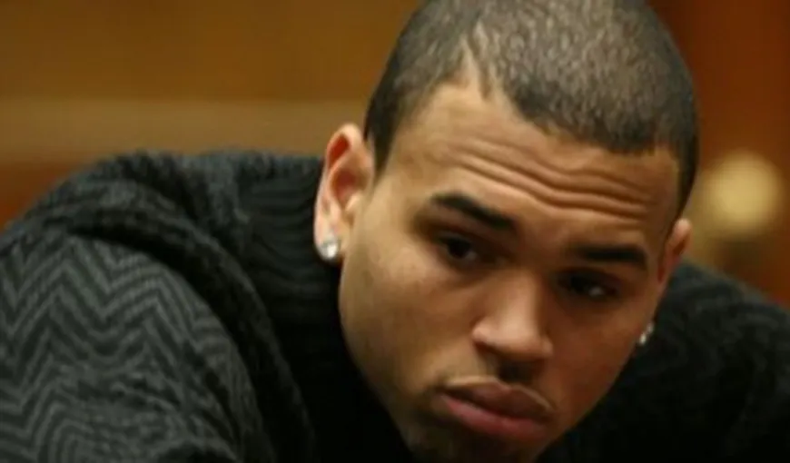 Chris Brown, din nou arestat. Cântăreţul american ar fi ameninţat cu arma o femeie
