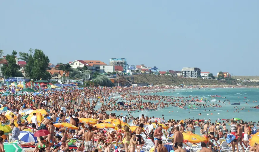 Furturile de pe plajă, hoteluri şi pensiuni au scăzut cu aproape 40% faţă de 2015, deşi anul acesta au mai mulţi turişti
