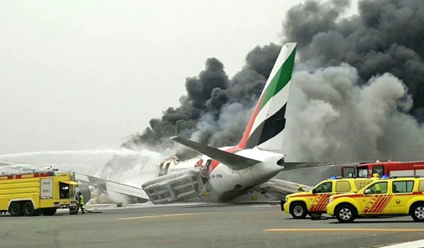 Avion prăbuşit la Dubai în timpul aterizării. La bord se aflau 275 de pasageri VIDEO