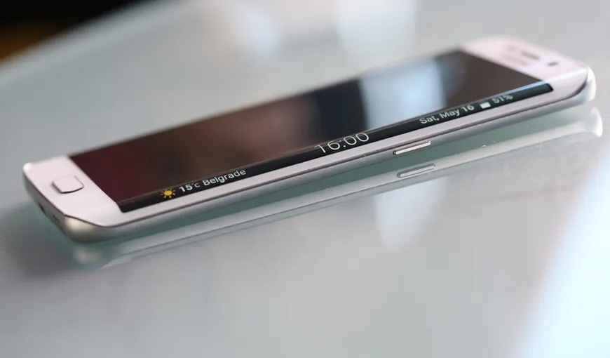 Apple ar putea lansa un iPhone cu ecran curbat în 2017