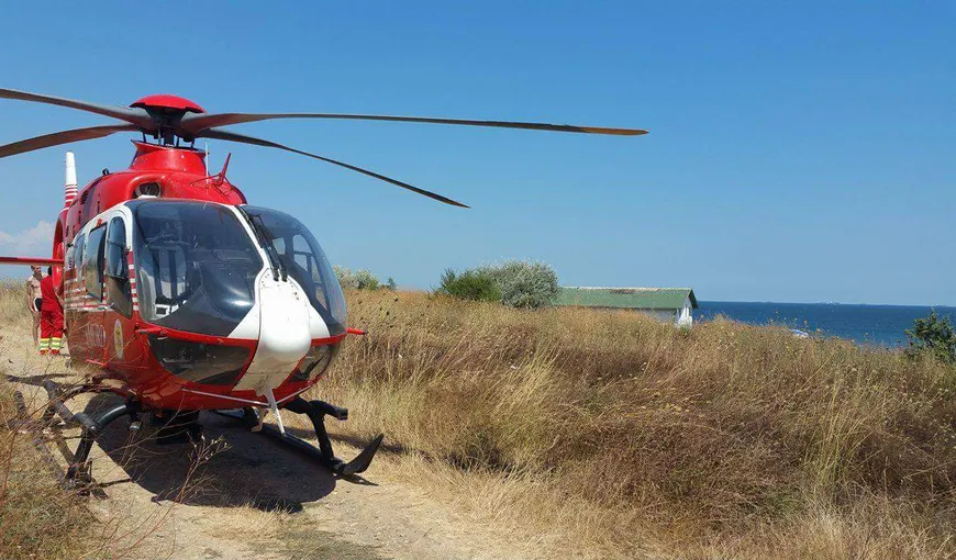 Clipe de panică pentru turiştii de la Eforie! Unui bărbat i s-a făcut rău în apă şi a fost chemat elicopterul SMURD