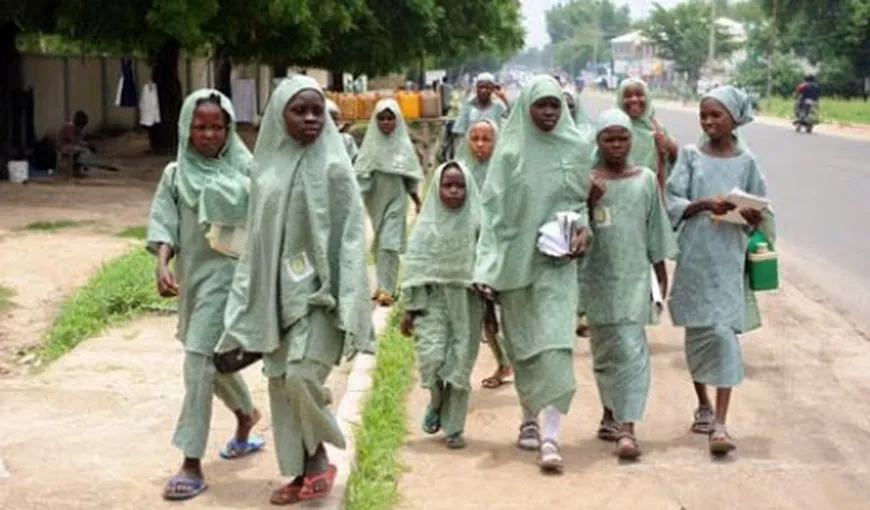 Guvernul nigerian încearcă să negocieze cu gruparea jihadistă Boko Haram o eliberare a fetelor din Chibok ţinute ostatice de islamişti