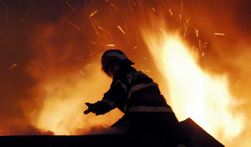 Incendiu puternic la o rampă temporară de deşeuri din Cluj-Napoca