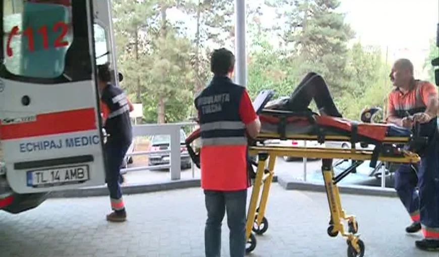 Accident grav în Delta Dunării. 12 turişti au fost răniţi după ce şalupa în care se aflau s-a izbit de copacii de pe mal