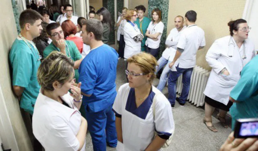 Federaţia Sanitas: Sper să nu se ajungă în situaţia ca medicilor să li se taie salariile a doua oară cu 25%