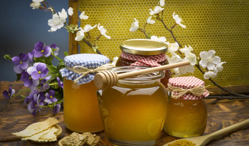 10 afecţiuni pe care le poţi trata cu miere