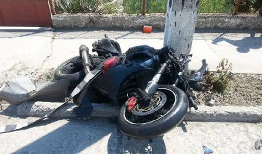 ACCIDENT TRAGIC. Un motociclist de 25 de ani A MURIT după ce a fost proiectat într-un STÂLP