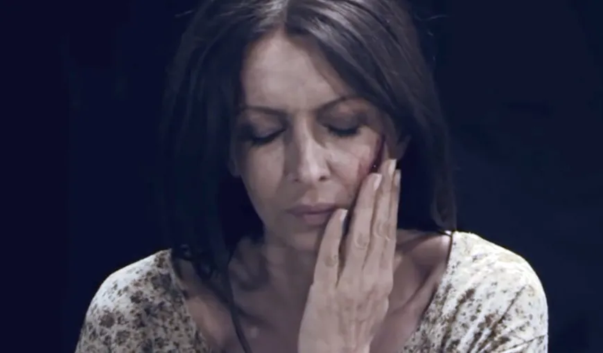 Mihaela Rădulescu, campanie împotriva violenţei conjugale. Diva, plină de sânge şi vânătăi într-un clip Taxi VIDEO