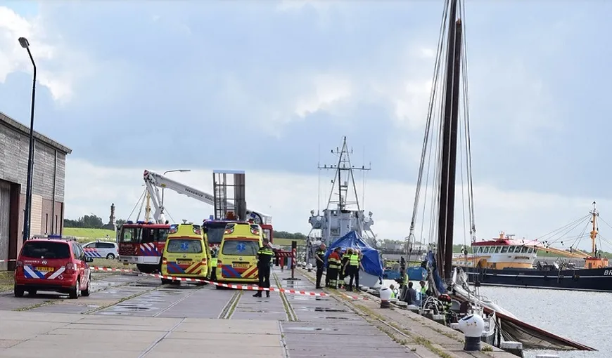 Trei turişti nemţi au murit după ce catargul unei nave s-a rupt şi a căzut peste ei
