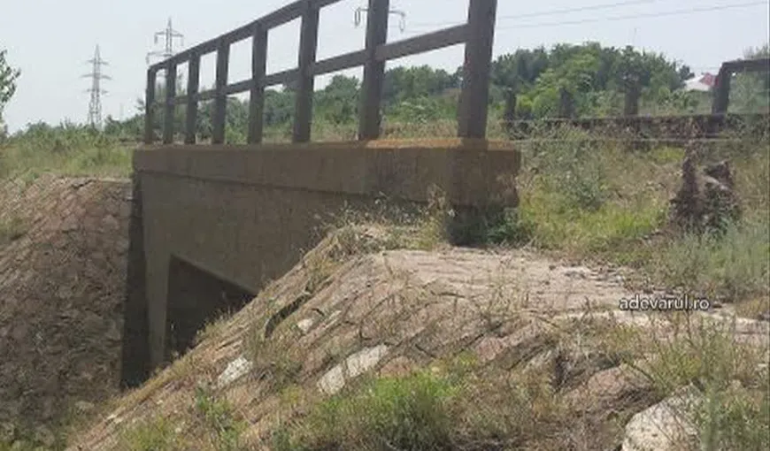Pod de cale ferată, furat bucată cu bucată
