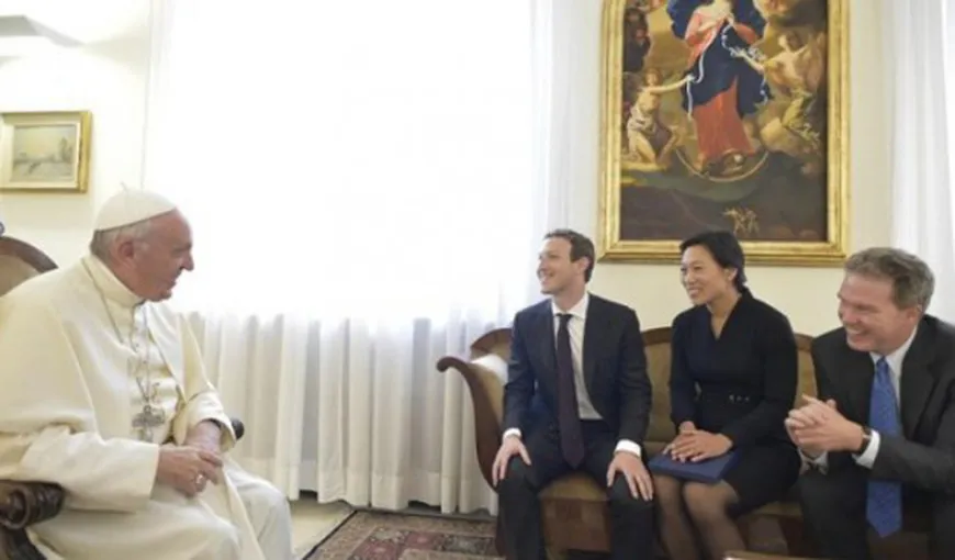 Şeful Facebook în vizită la Papa Francisc. Mark Zuckerberg a donat 500.000 de dolari victimelor cutremurului din Italia