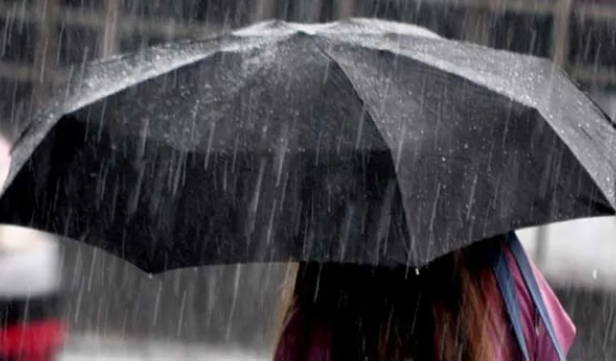 INFORMARE METEO: Două zile cu ploi, descărcări electrice şi intensificări ale vântului în toată ţara