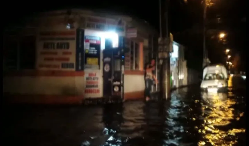 Ploile au făcut ravagii în ţară. Circulaţia pe un drum naţional a fost blocată VIDEO