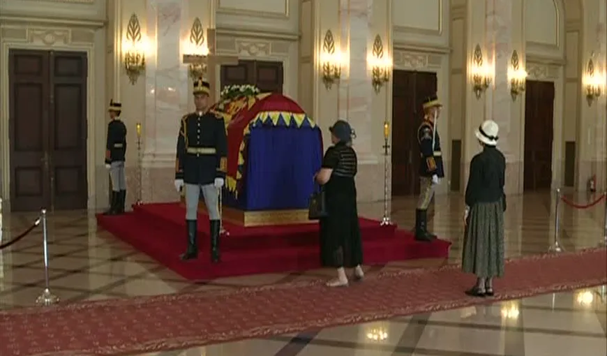 Priveghi Regina Ana: Vineri este ultima zi în care se mai poate aduce un ultim omagiu Majestăţii Sale