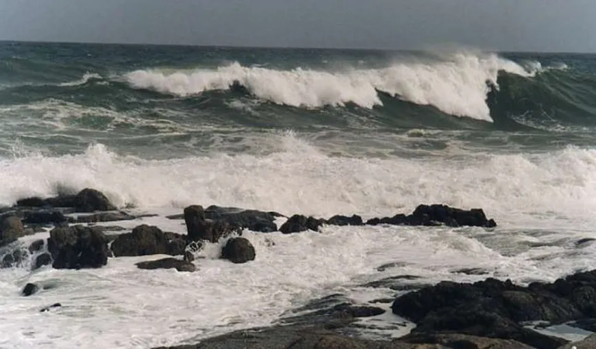 Furtuna de pe litoral a făcut prima victimă. Un bărbat a murit înecat la Neptun