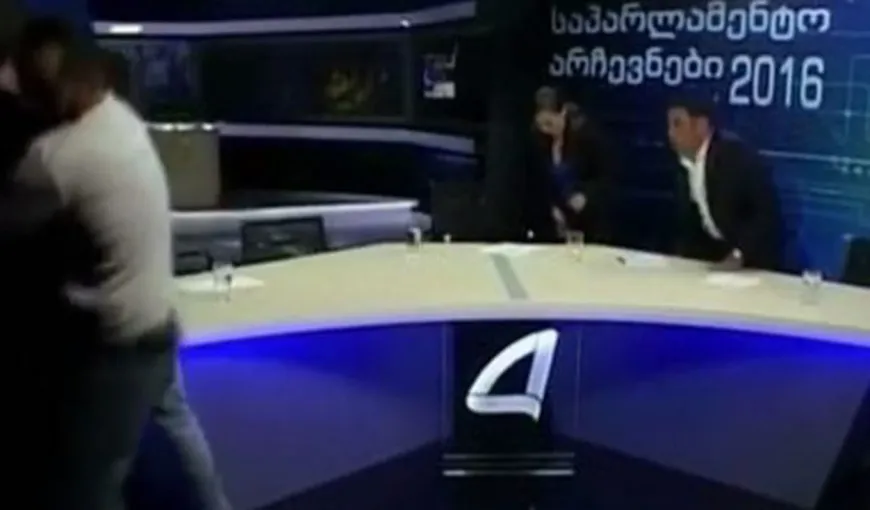 Doi politicieni din Georgia s-au luat la bătaie în timpul unei emisiuni în direct VIDEO
