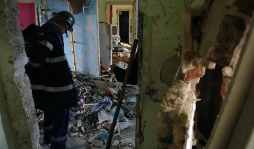 Explozie puternică într-o locuinţă din Buşteni. Două persoane au fost rănite