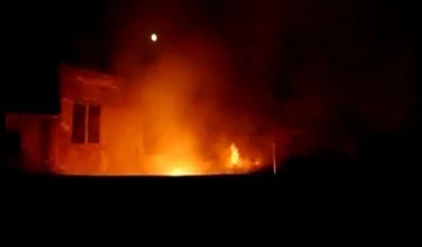 Incendiu de proporţii la un restaurant de fiţe din Oradea. Zeci de clienţi au fost evacuaţi VIDEO