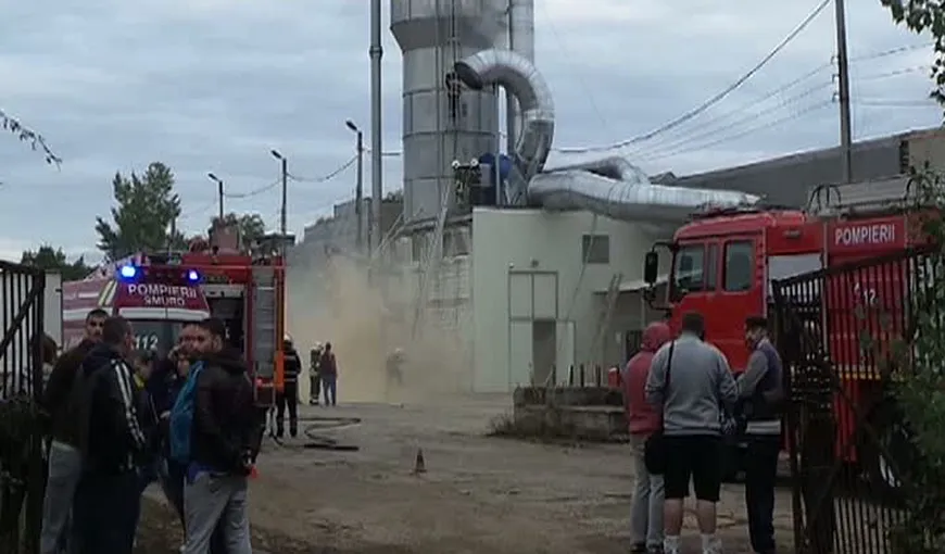 Incendiu la o fabrică de mobilă din Suceava. Zeci de angajaţi au fost evacutaţi de urgenţă VIDEO