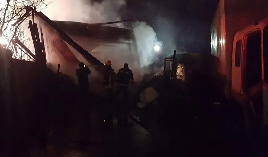 Incendiu urmat de explozie la un atelier auto din Arad. Mai multe utilaje au ars