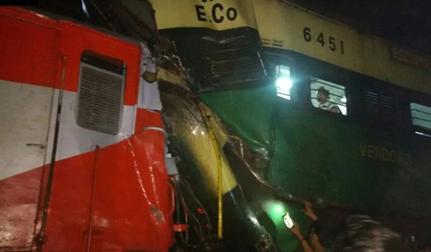 Un mort şi mai mulţi răniţi în coliziunea a două trenuri, în India