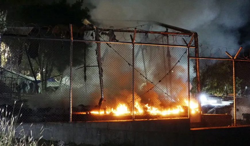Grecia: Incendiu puternic în Lesbos. Mii de imigranţi au fugit dintr-o tabără de pe insulă