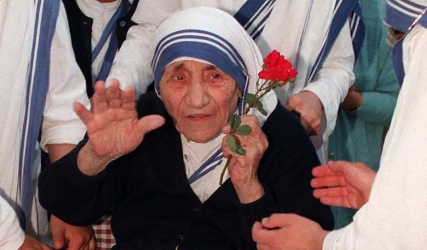Moment ISTORIC la Vatican. Maica Tereza a fost declarată SFÂNTĂ de Papa Francisc