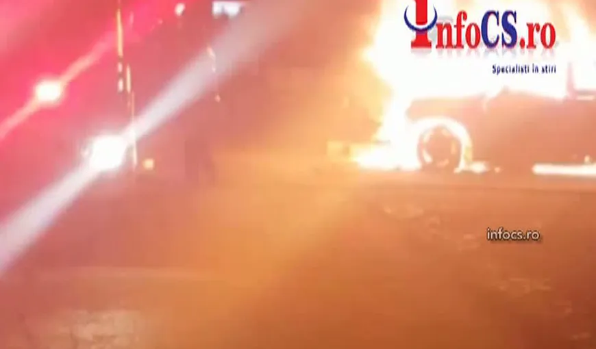 Atac mafiot în Reşiţa. Un bolid de zeci de mii de euro a fost incendiat într-o parcare VIDEO