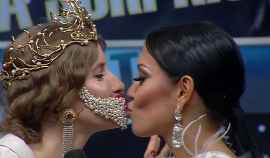 Andreea Mantea şi Iulia Albu s-au pupat pe gură în direct VIDEO