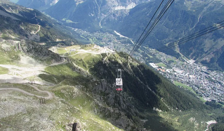 Peste 100 de persoane au rămas blocate în telecabine la 3.800 m altitudine în masivul Mont-Blanc