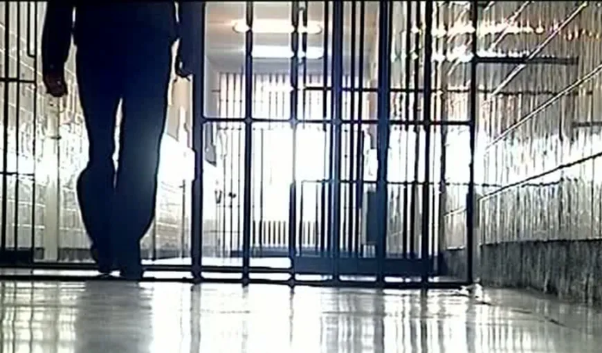 PROTESTE ale angajaţilor din penitenciare. Ministrul Justiţiei, huiduit de protestatari: Nu atingeţi pruna sensibilă VIDEO
