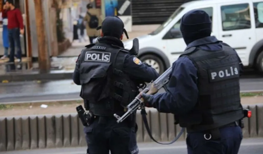Protestele izbucnite în sud-estul Turciei, după demiterea din funcţie a 28 de primari, au degenerat în violenţe