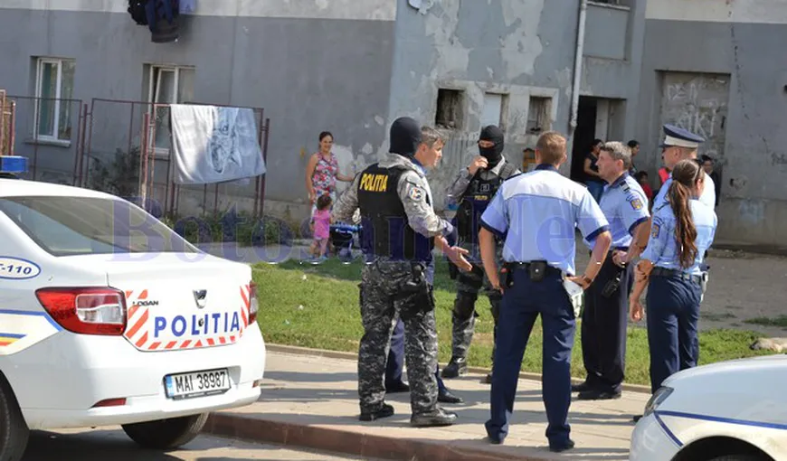 Poliţişti agresaţi şi înjuraţi la o intervenţie în Botoşani. Au fost chemaţi MASCAŢII