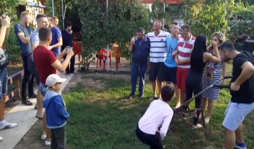 Farsă de Buzău. Cum se face o fotografie de nuntă cu extinctorul VIDEO