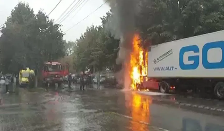Tir în flăcări în Râmnicu Vâlcea. Pompierii au intervenit de urgenţă
