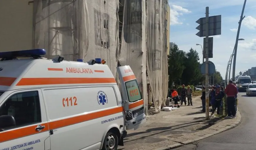 TRAGEDIE în Bacău. Un muncitor a murit după ce a căzut de pe o schelă