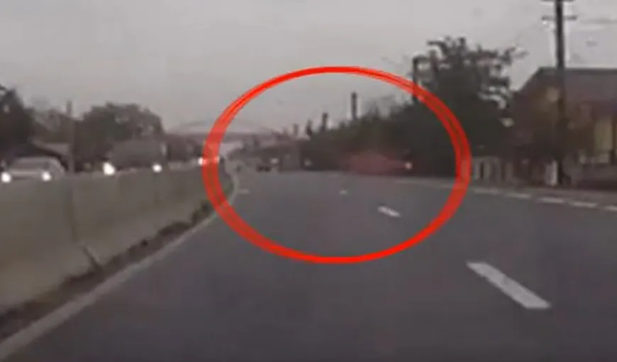 ACCIDENT TERIBIL pe DN 1. Un bărbat a murit după ce a intrat cu maşina în stâlp VIDEO